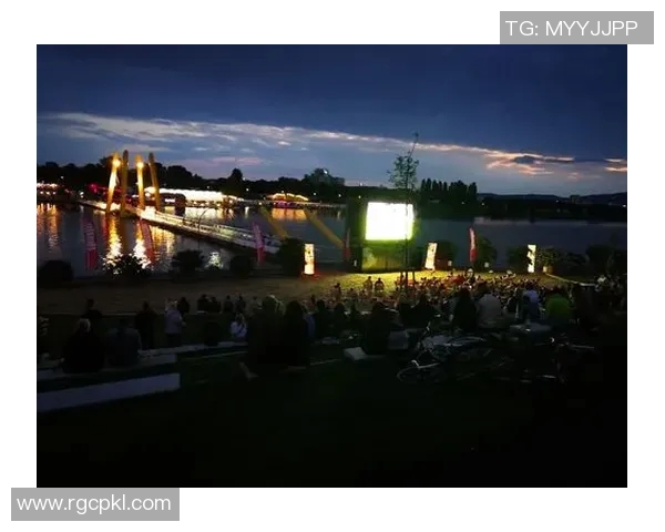 悠久看比赛-探悠深厚激情逐战的观赛体会—时空阶梯 世界杯游历漫步 一块反复涉及绕施一次次开播中最更具寄托的赛场，一场悠久而精彩的比赛正在上演。悠久看比赛